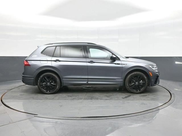 Used 2022 Volkswagen Tiguan SE R-Line image 8