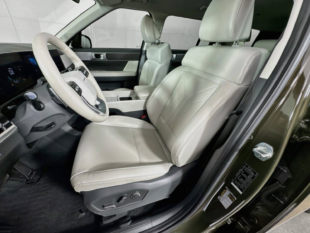 Used 2025 Hyundai Santa Fe SEL FWD image 25