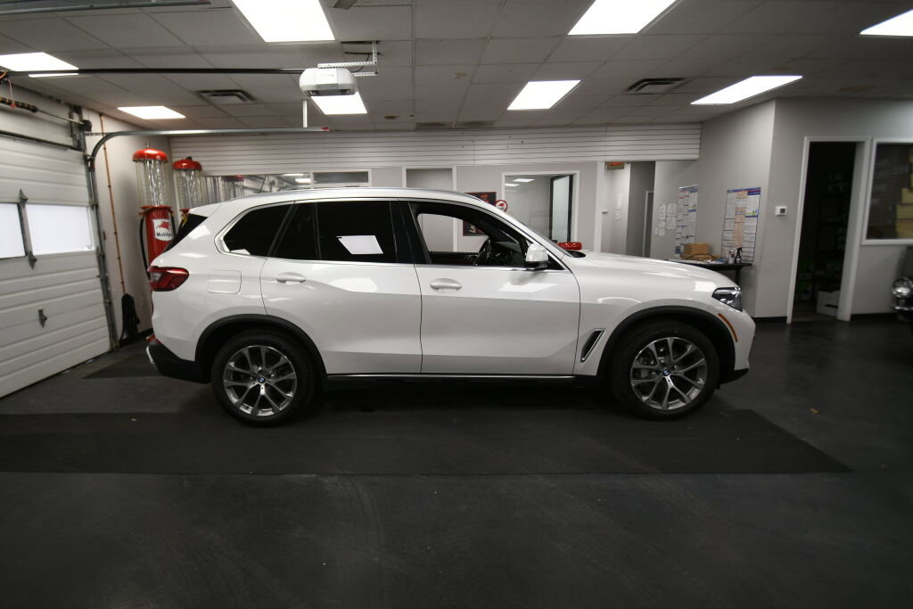 Used 2020 BMW X5 xDrive40i w/ Premium Package image 9