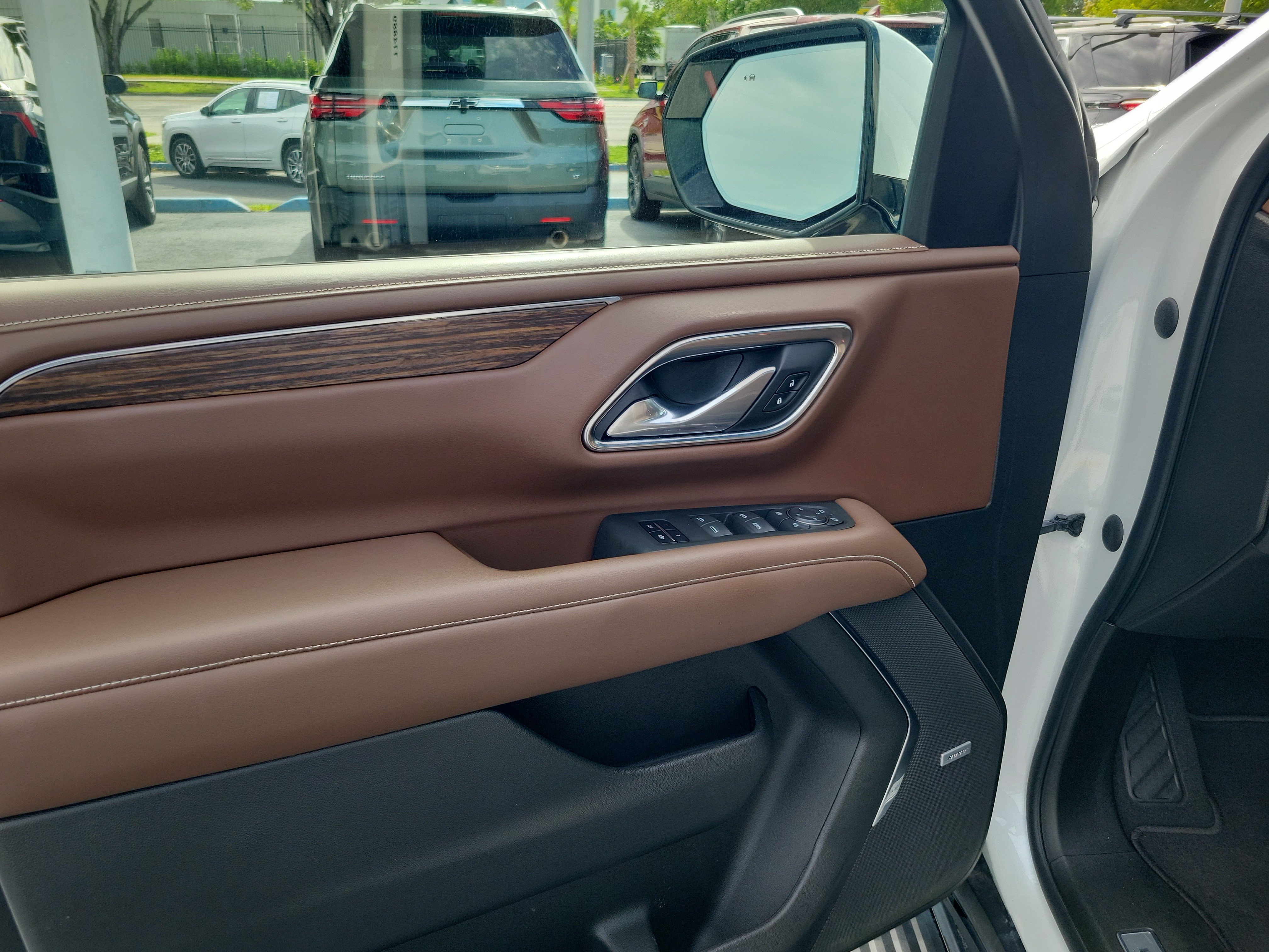 Used 2022 Chevrolet Suburban High Country w/ Premium Package RWD image 19
