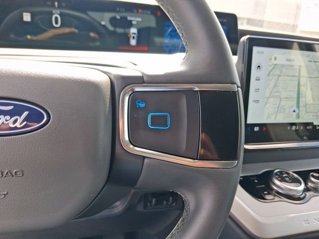 Used 2025 Ford Expedition Active image 17