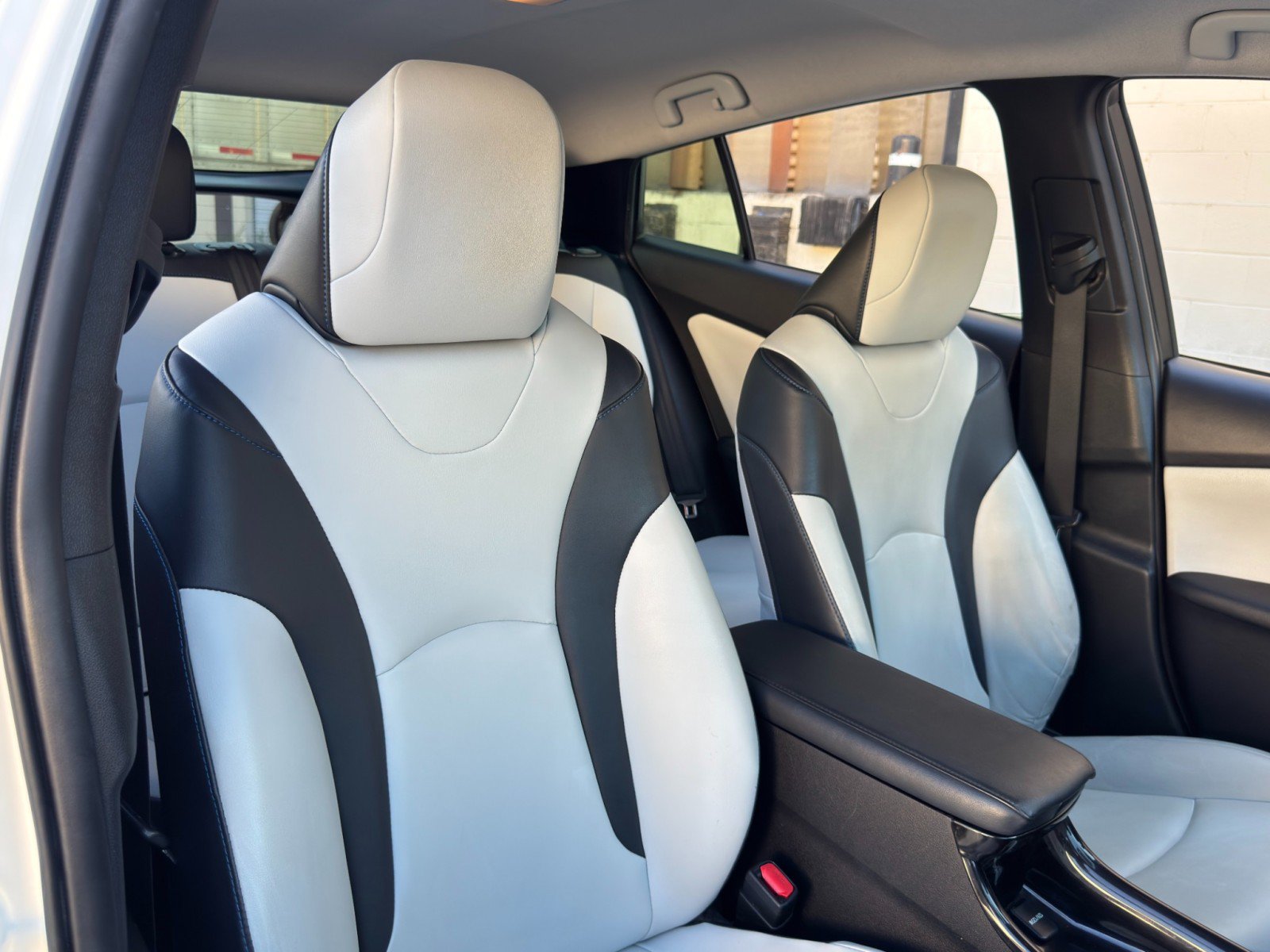 Used 2017 Toyota Prius Three Touring w/ Carpet Mat Package FWD image 30