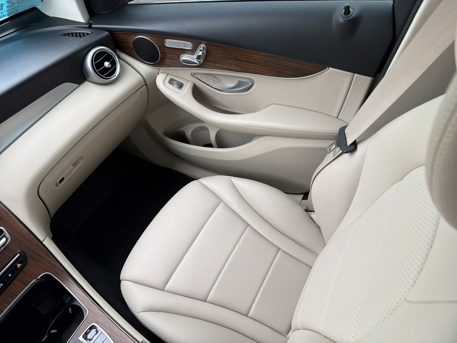 Used 2022 Mercedes-Benz GLC 300 GLC 300 image 11