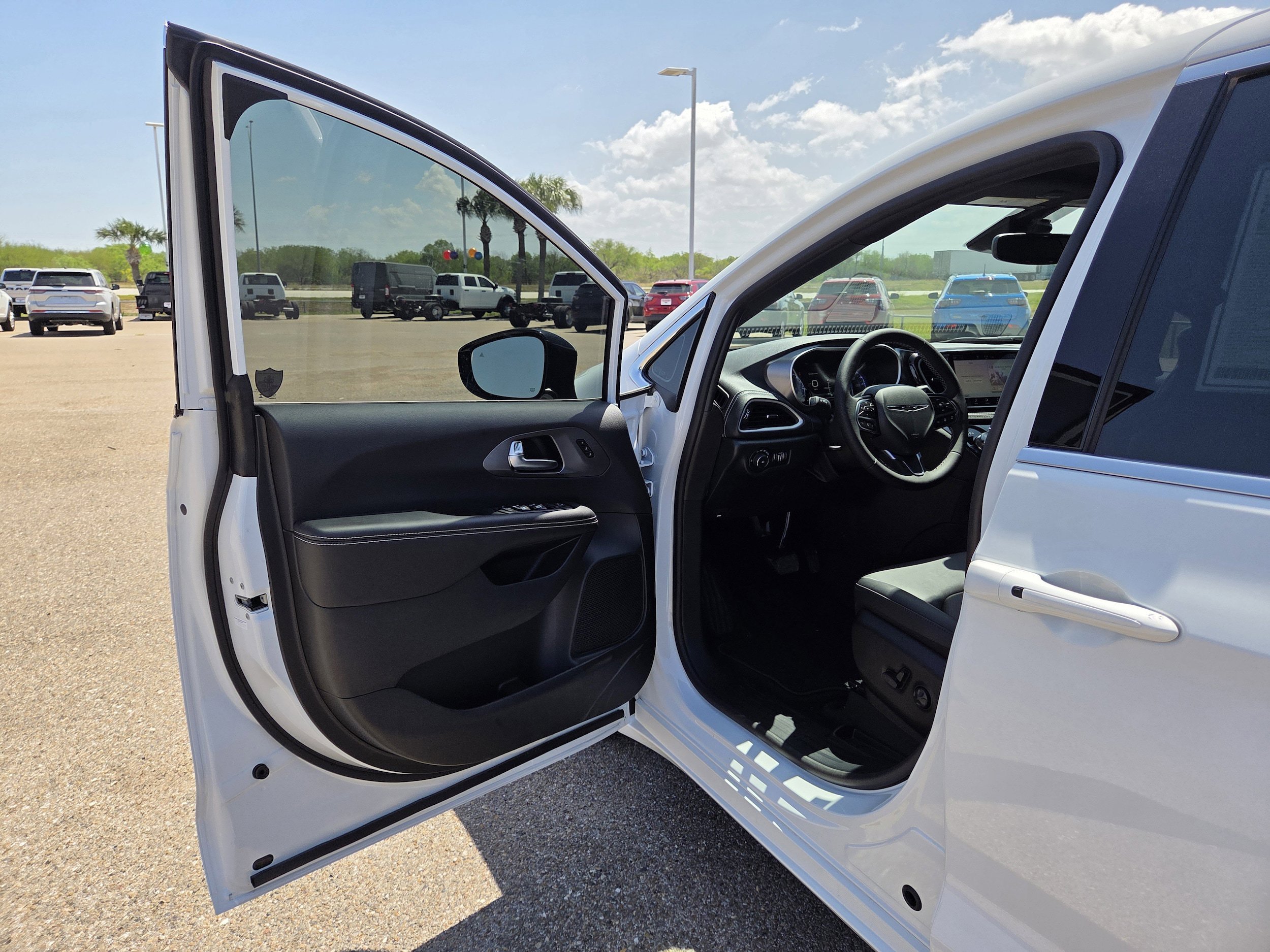 New 2026 Chrysler Pacifica Select image 11