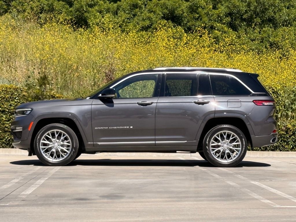 Used 2023 Jeep Grand Cherokee Summit w/ Luxury Tech Group V image 8