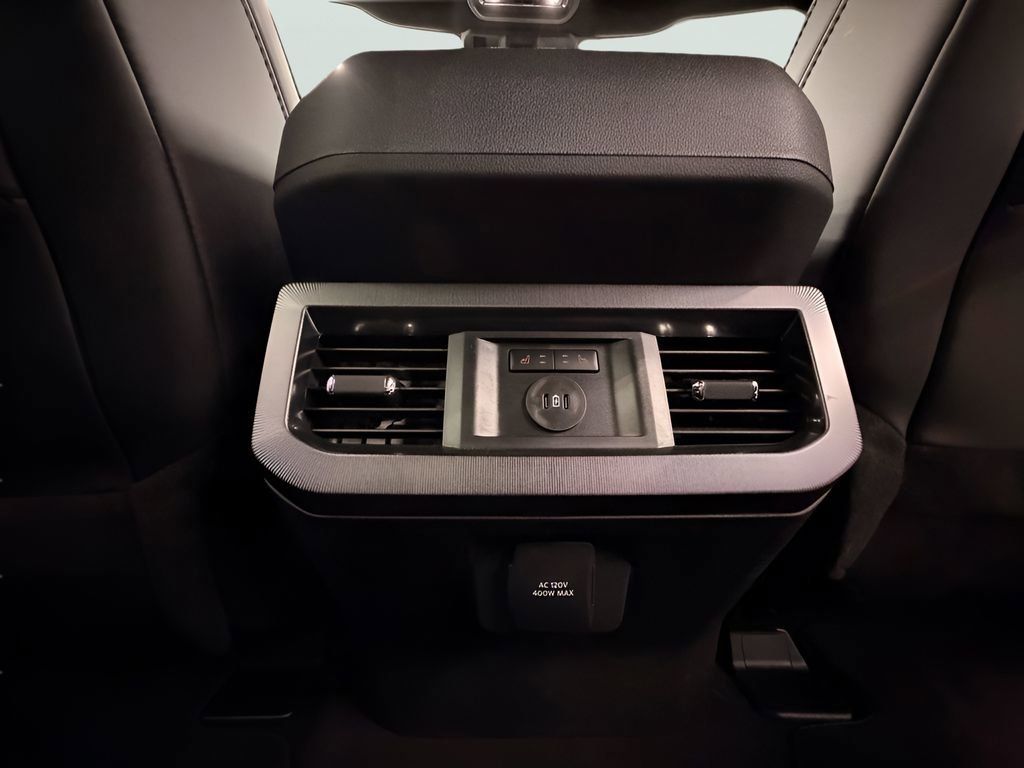 Used 2025 Ford F250 Platinum w/ FX4 Off-Road Package AWD/4WD image 19