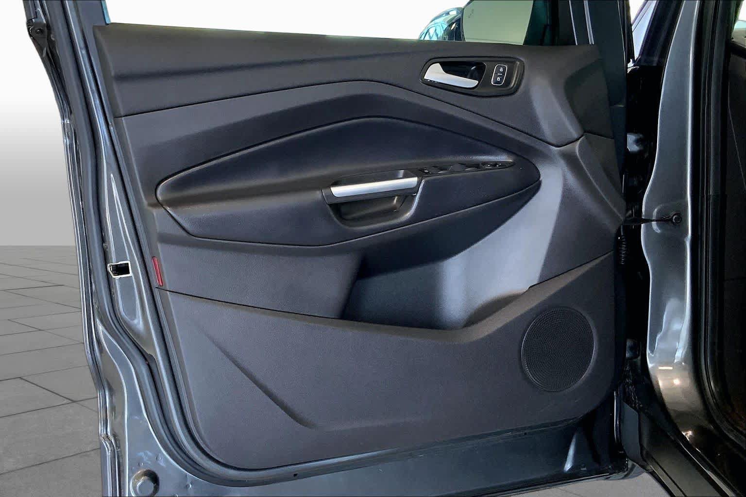 Used 2019 Ford Escape SE FWD image 22