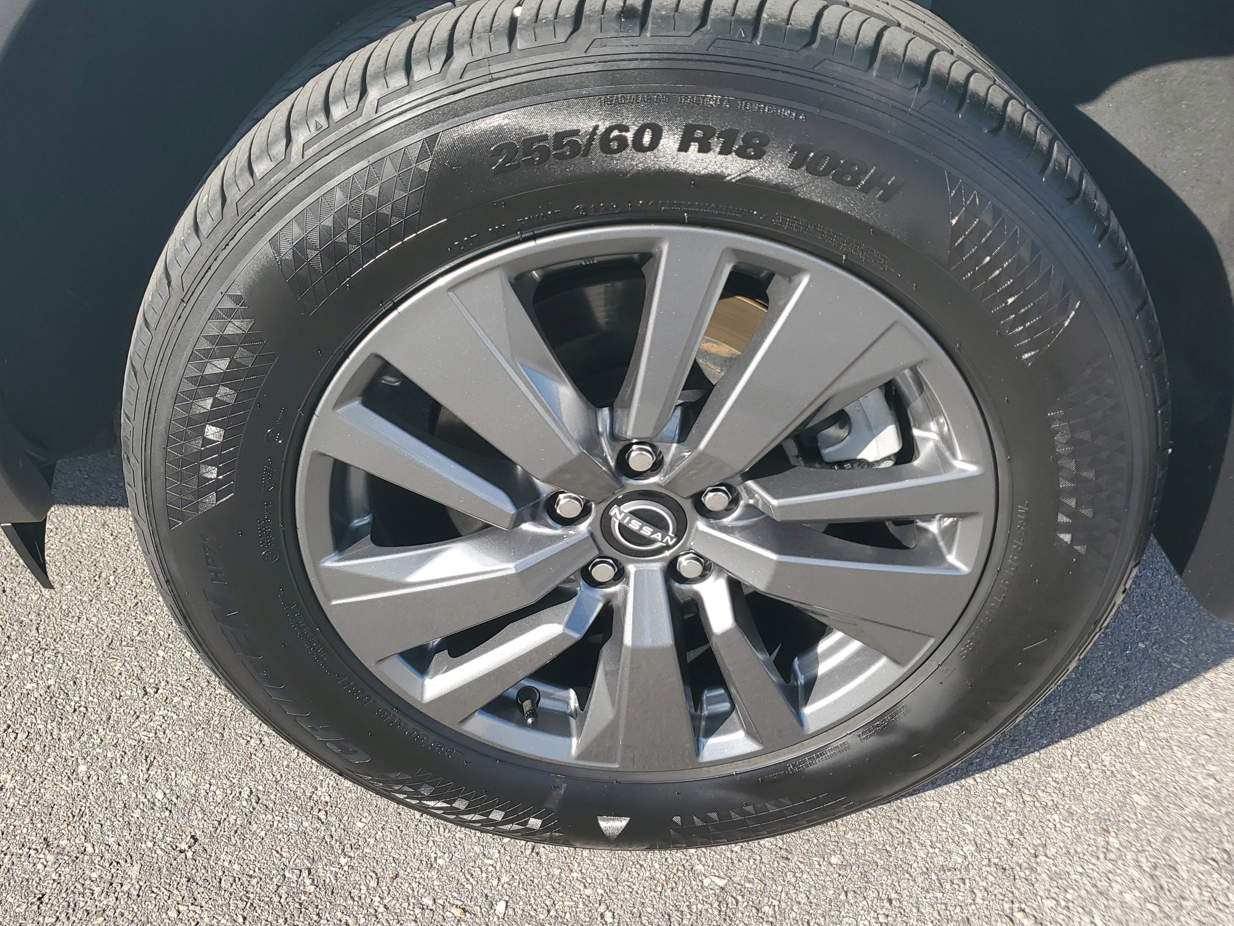 Used 2024 Nissan Pathfinder S image 28