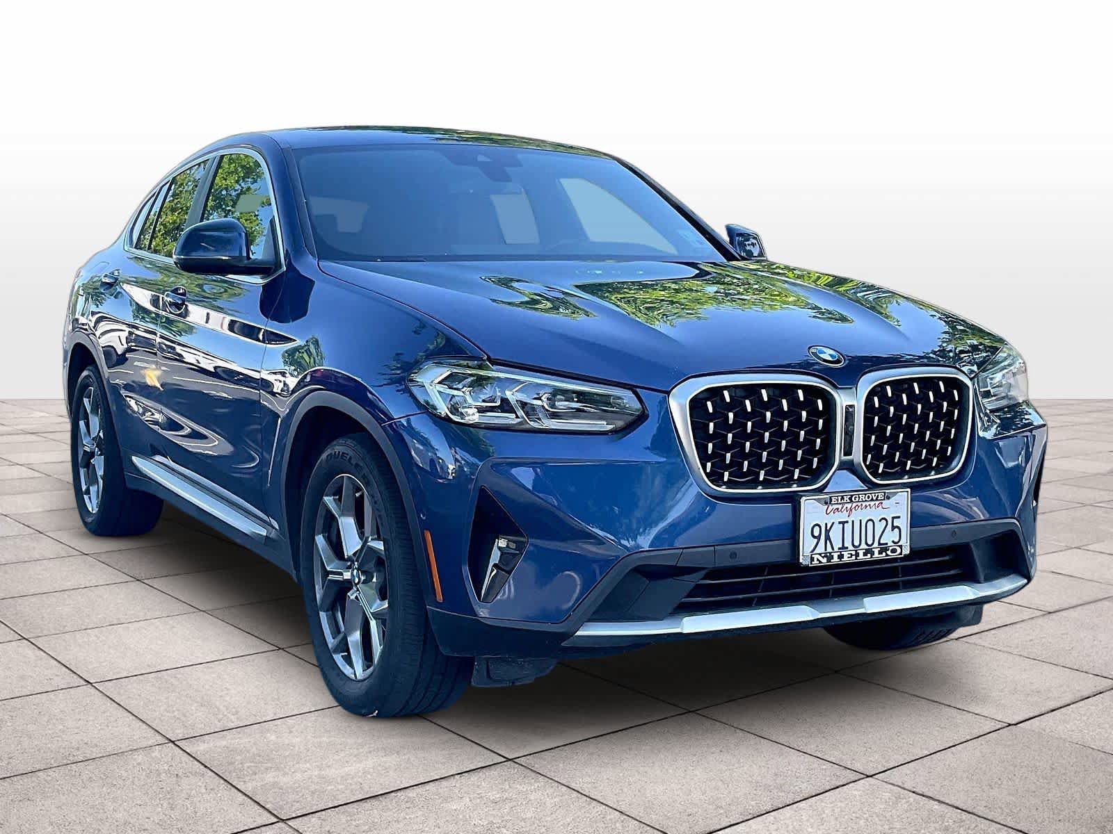 Used 2022 BMW X4 xDrive30i w/ Premium Package 2 AWD/4WD image 2