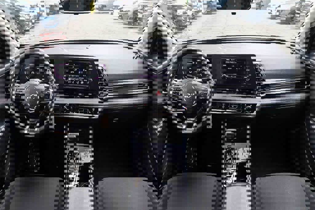 Used 2024 Kia Sportage LX image 12