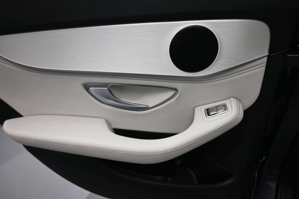 Used 2016 Mercedes-Benz C 300 4MATIC Sedan image 30