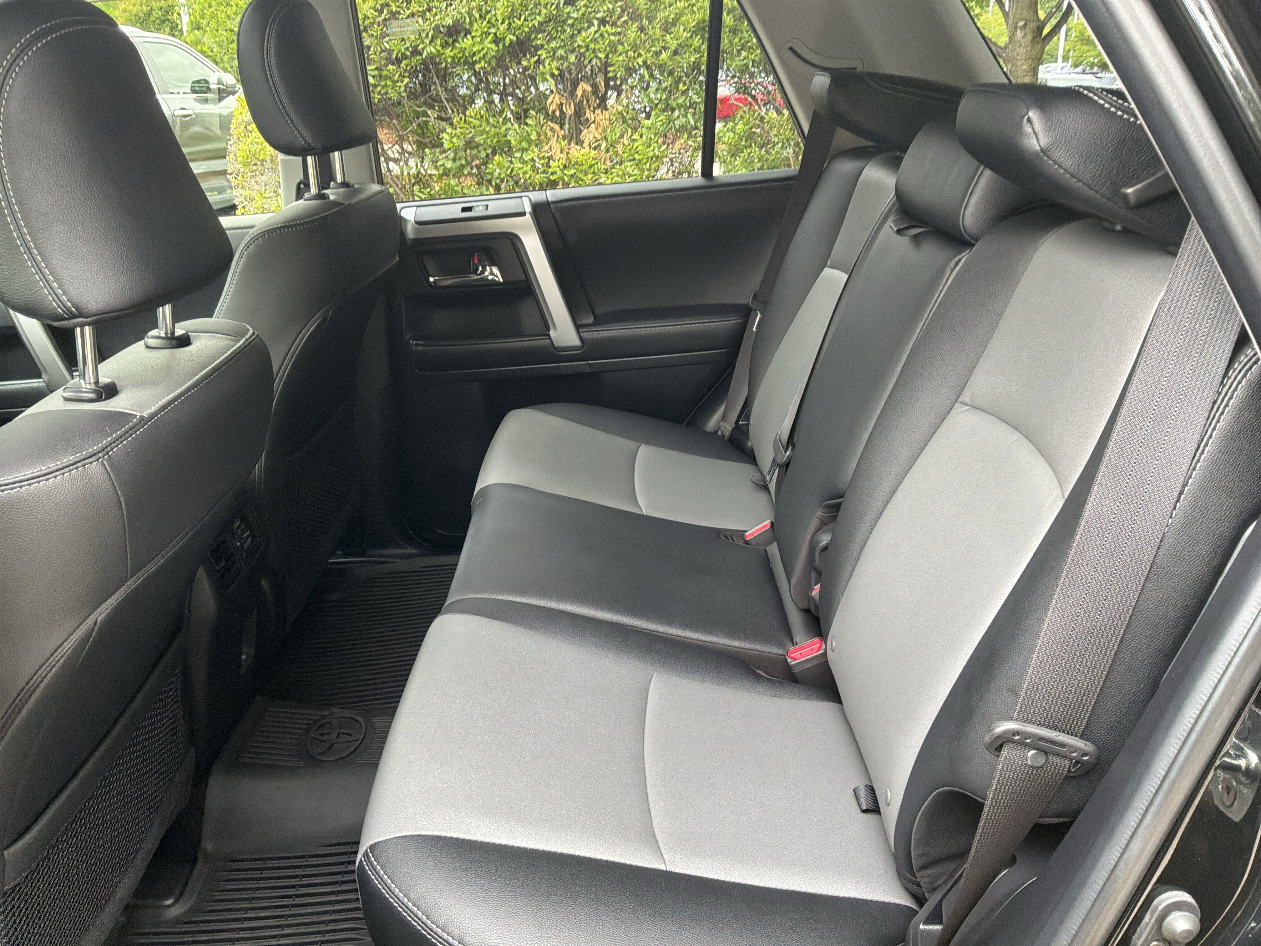 Used 2024 Toyota 4Runner SR5 Premium w/ Moonroof Package AWD/4WD image 31