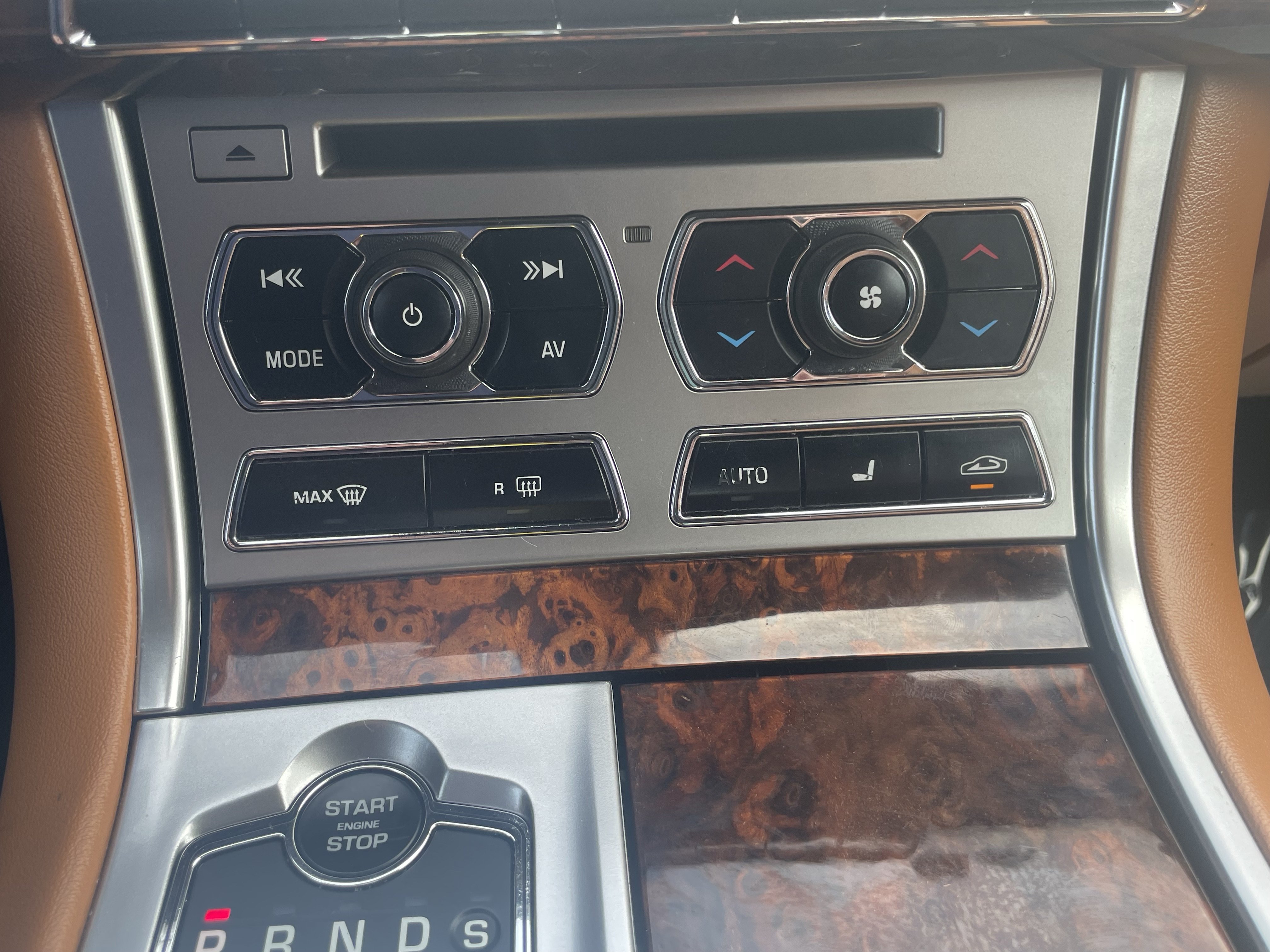 Used 2015 Jaguar XF Portfolio RWD image 28