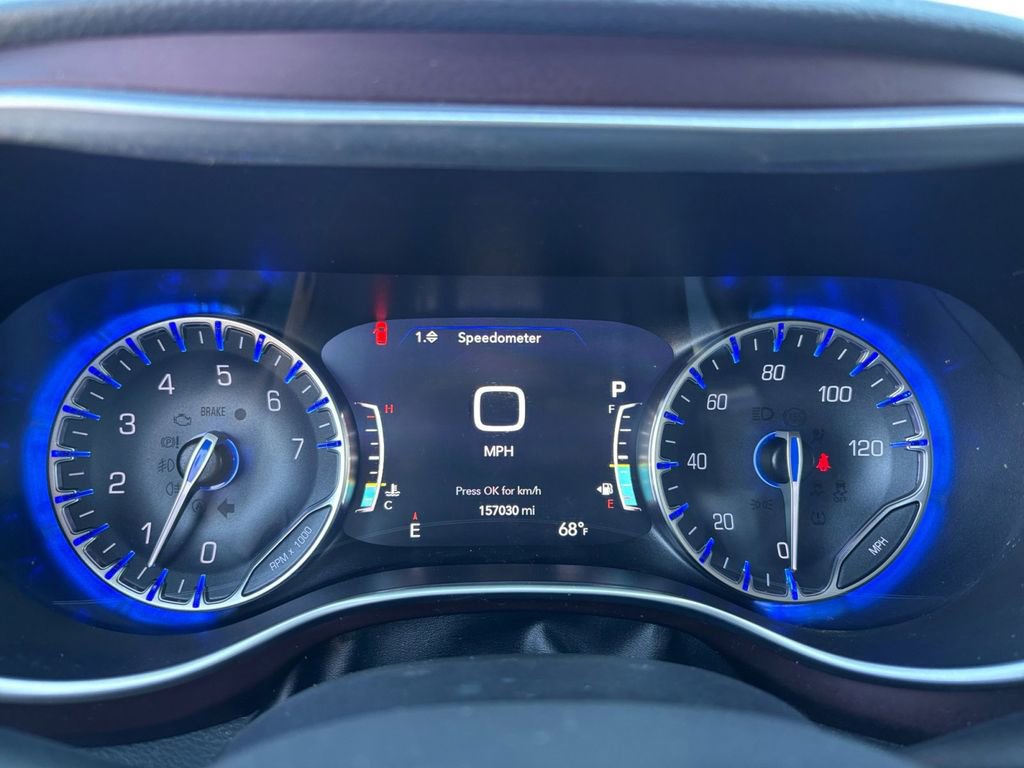 Used 2017 Chrysler Pacifica Limited image 19