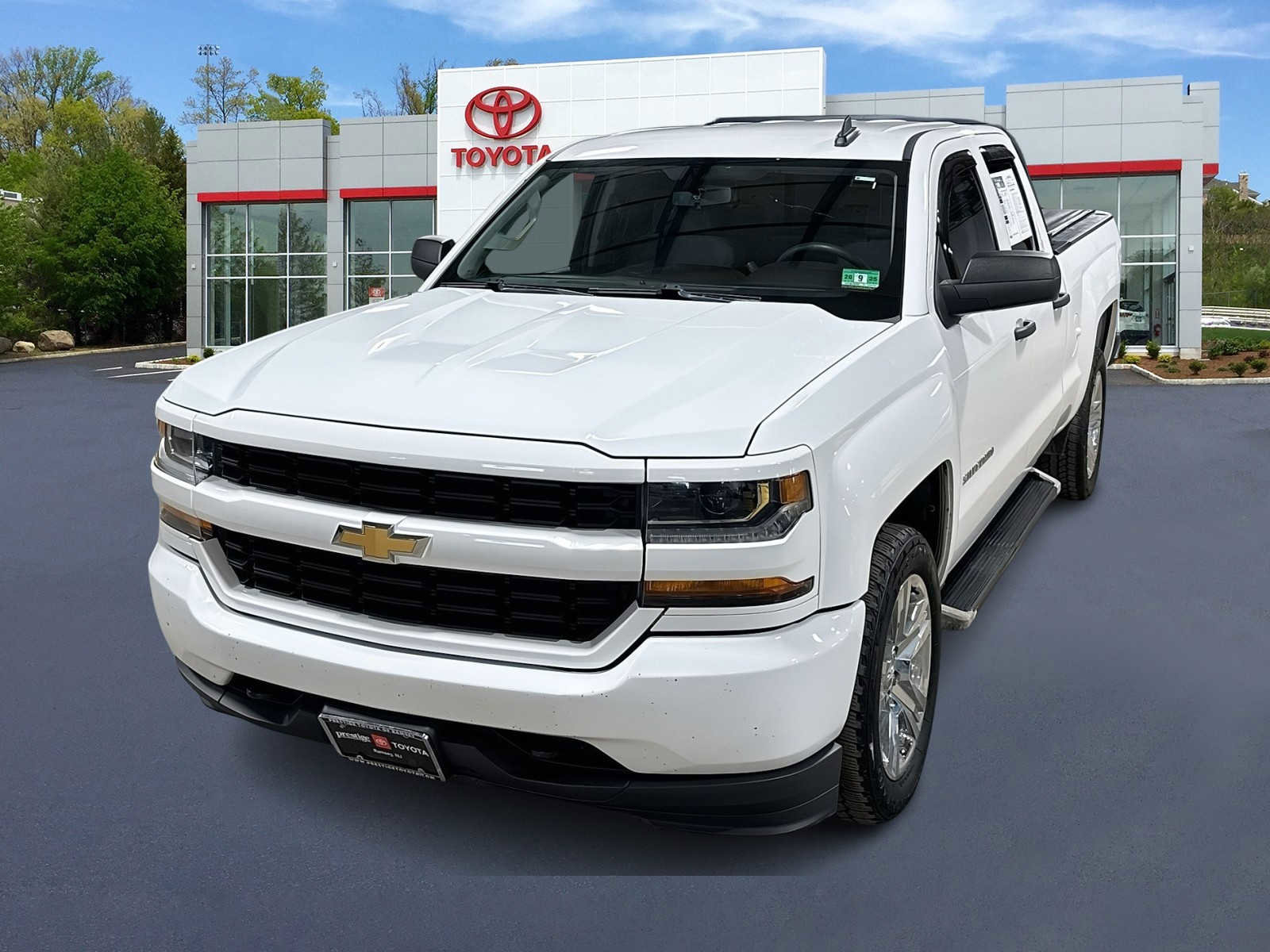 Used 2018 Chevrolet Silverado 1500 Custom w/ Custom Value Package image 1