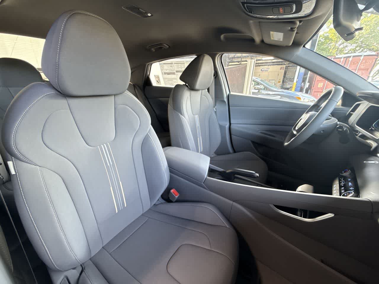 New 2025 Hyundai Elantra Sport FWD image 27