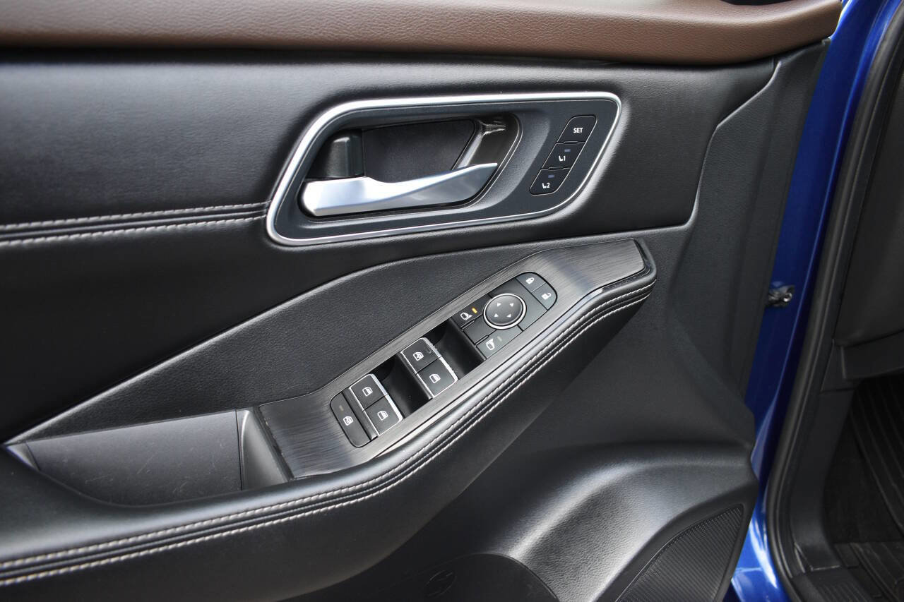 Used 2021 Nissan Rogue Platinum image 19