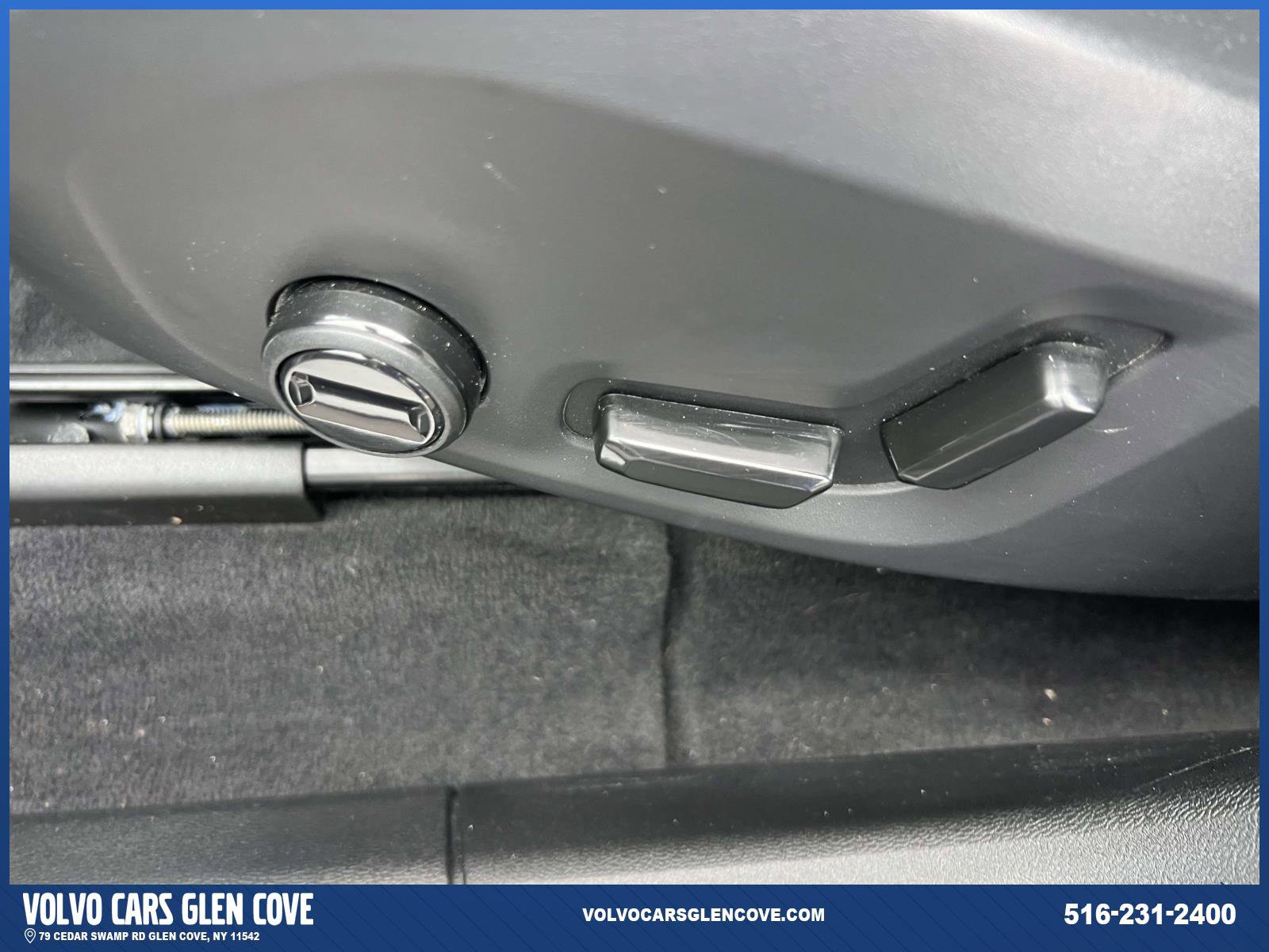 Used 2024 Volvo XC60 T8 Plus w/ Protection Package Premier image 17