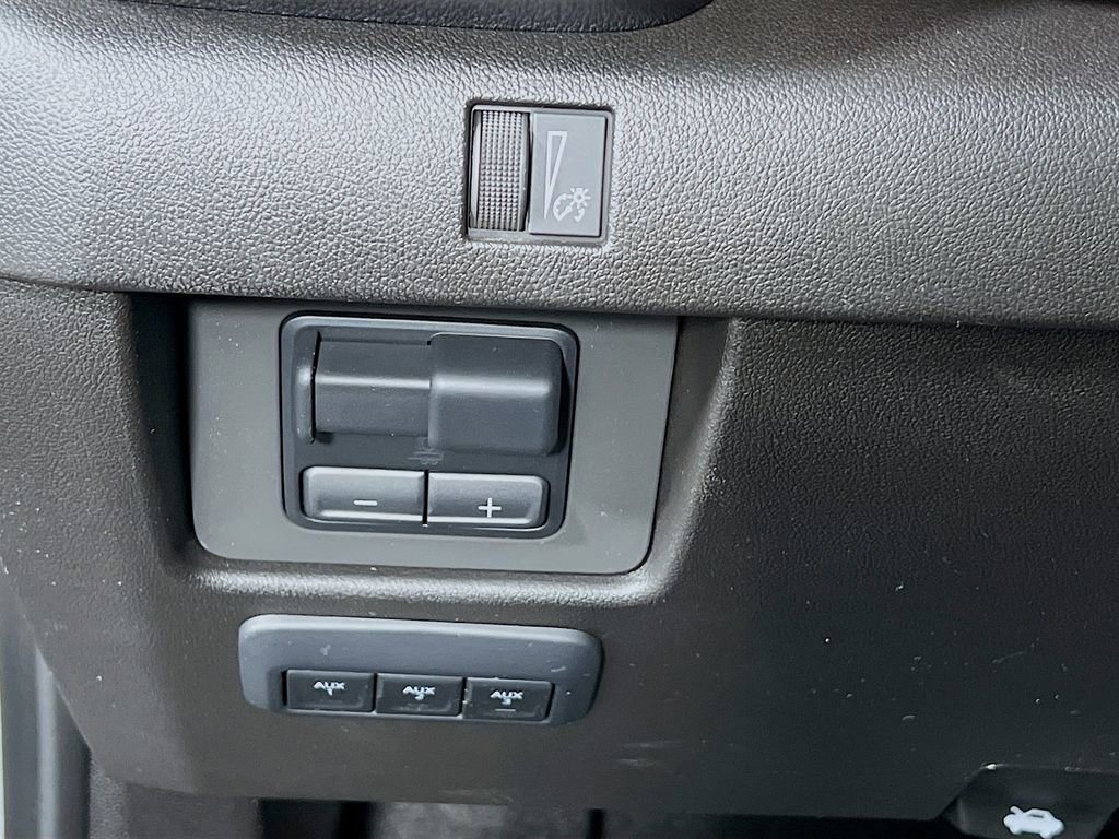 Certified 2026 GMC Canyon AT4 w/ Off-Road Front Bumper Package image 9