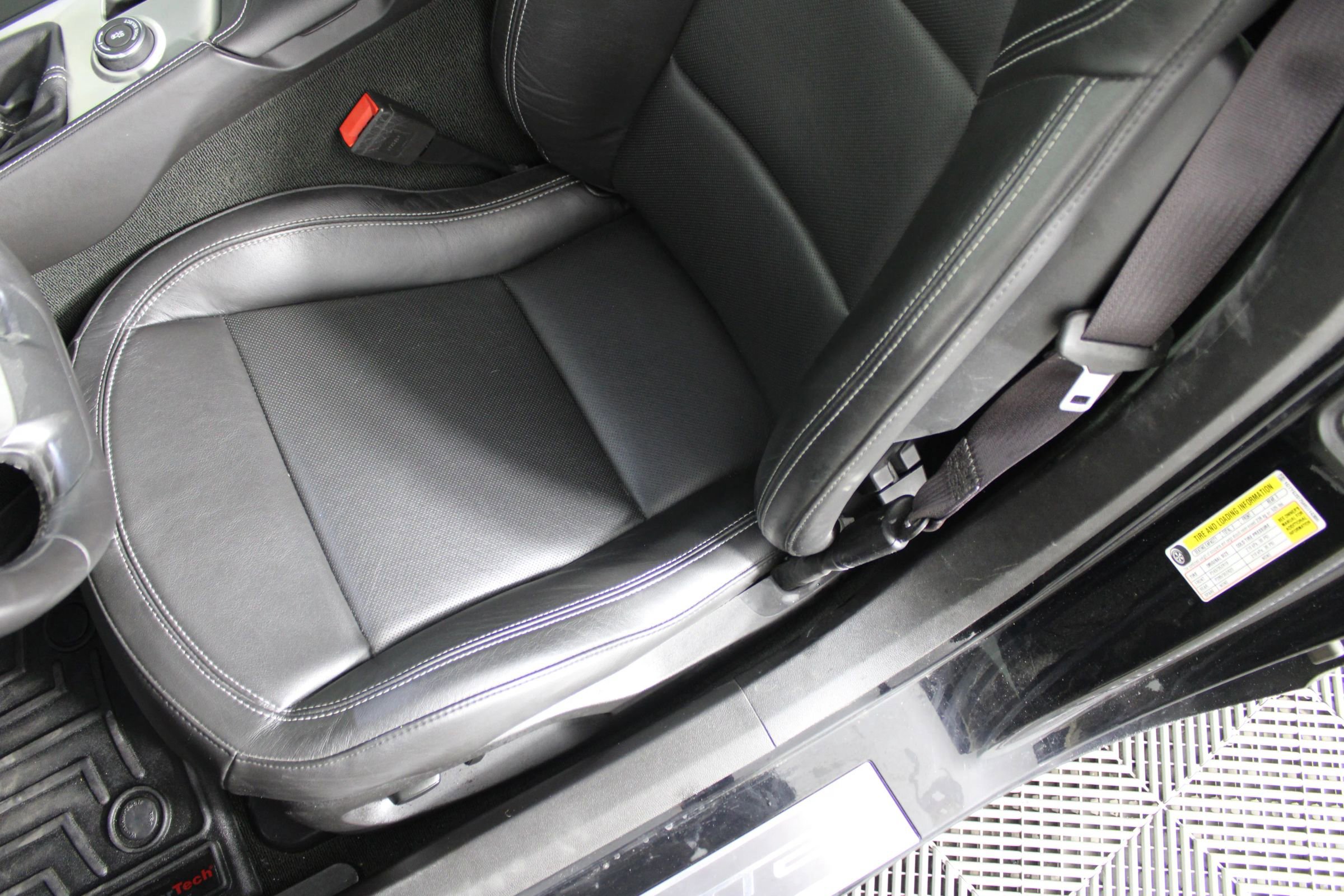 Used 2017 Chevrolet Corvette Stingray Coupe w/ Carbon Flash Badge Package image 29