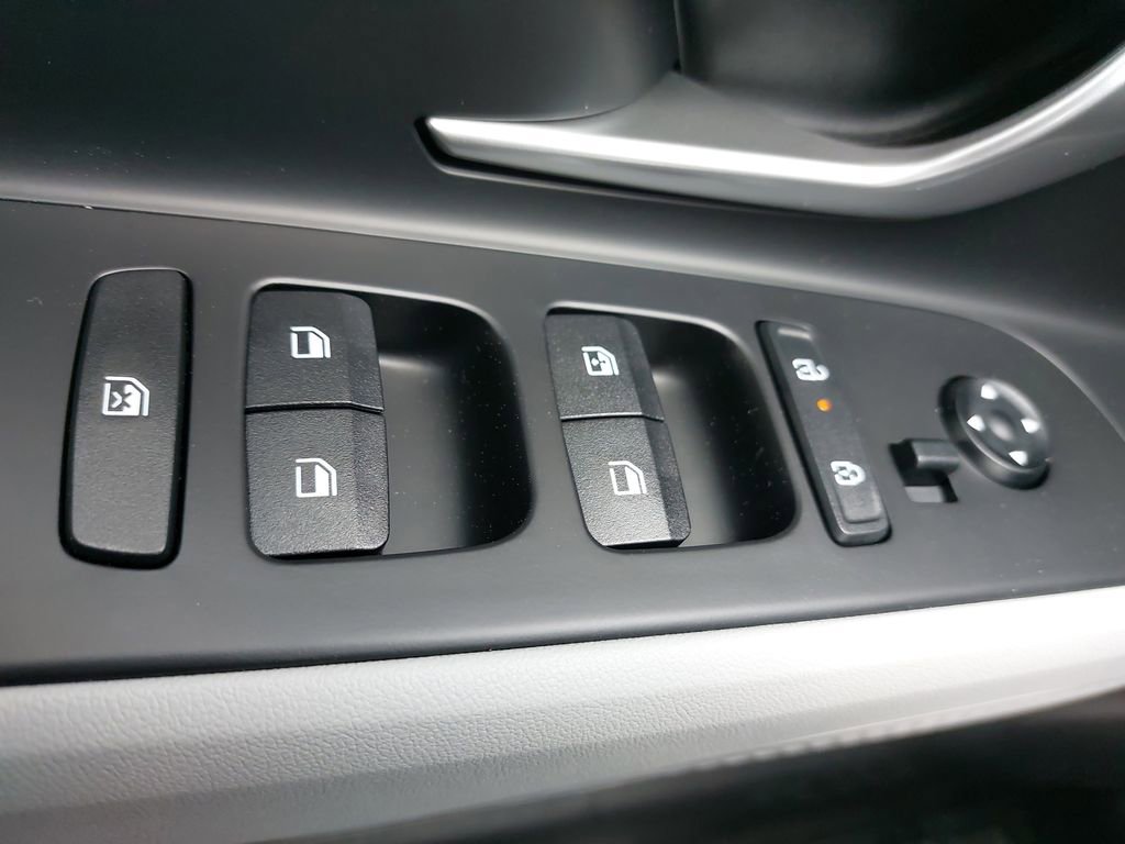 Certified 2025 Hyundai Elantra Limited FWD image 28