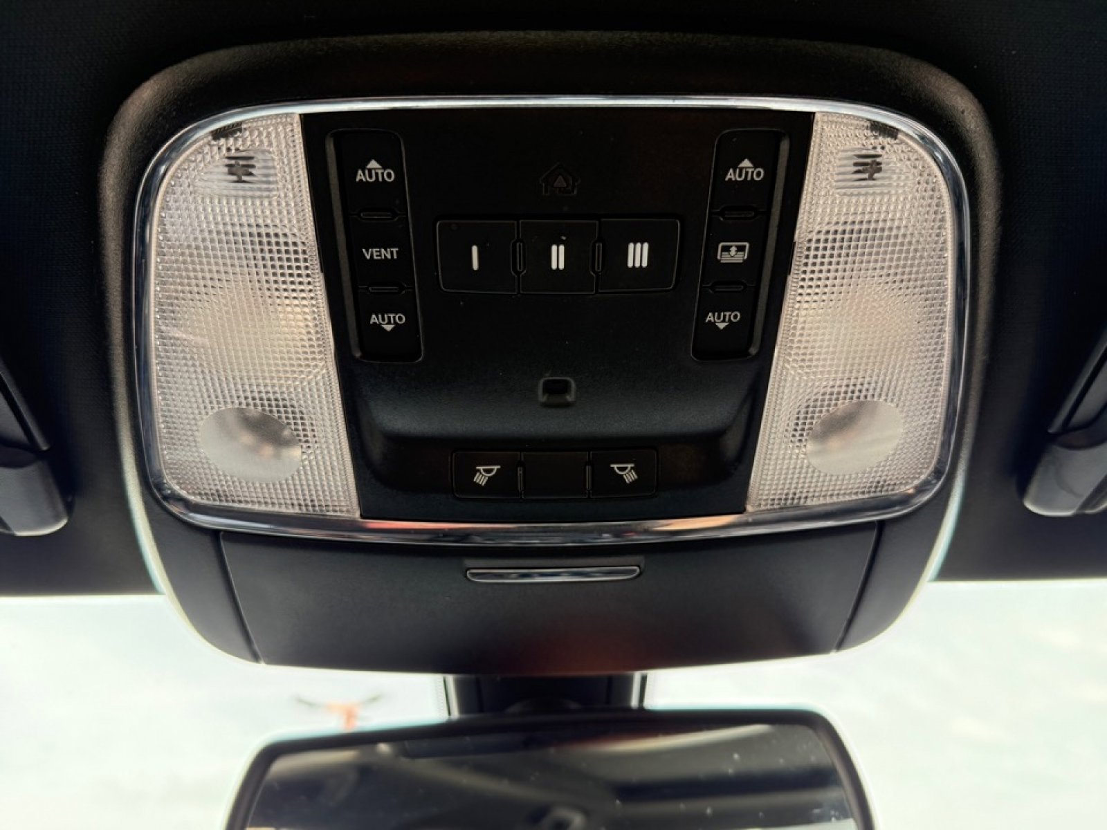 Used 2018 Chrysler 300 S w/ 300S Premium Group image 31