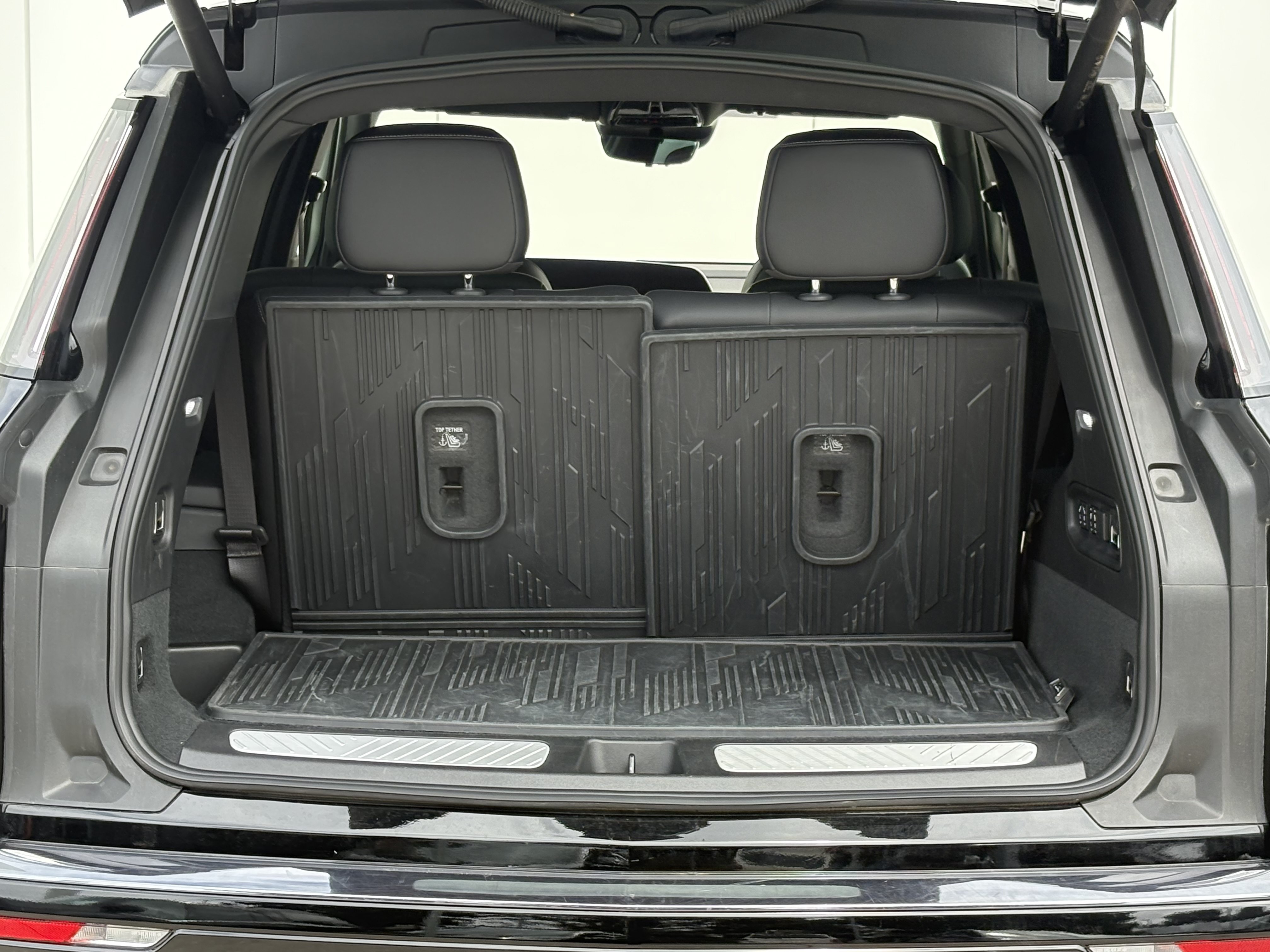 Certified 2026 Cadillac Vistiq Sport w/ LPO, Floor Liner Package AWD/4WD image 9