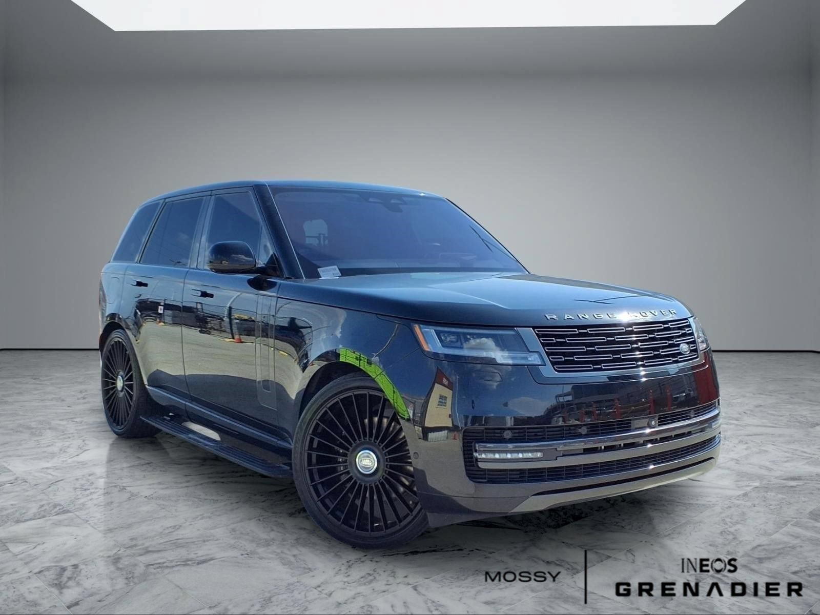Used 2023 Land Rover Range Rover SE AWD/4WD image 1