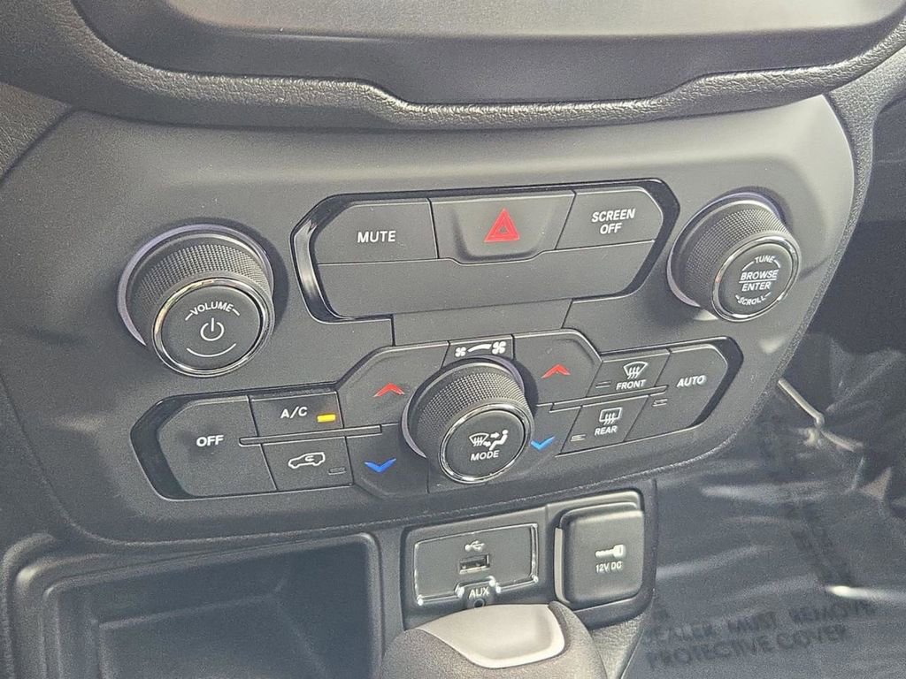 Used 2018 Jeep Renegade Latitude image 34