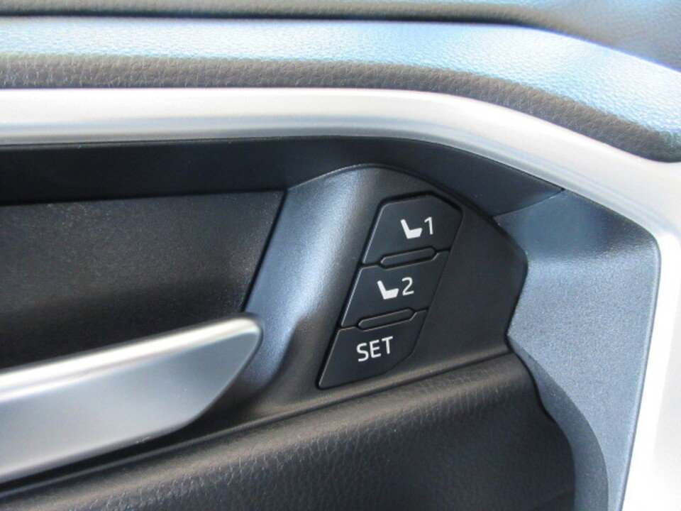 Used 2025 Toyota RAV4 XLE Premium image 14