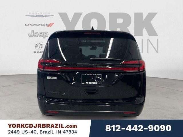 New 2026 Chrysler Pacifica Select w/ S Appearance Package image 4