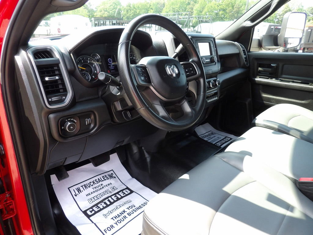 Used 2021 RAM 5500 Tradesman w/ Chrome Appearance Group RWD image 16