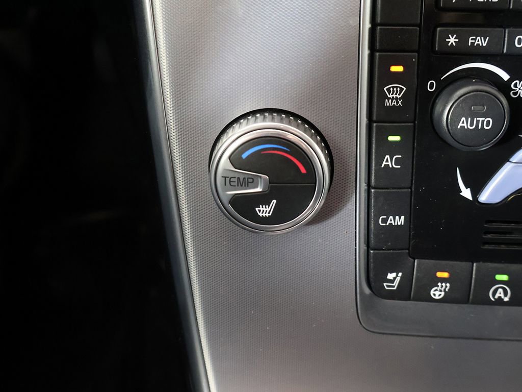 Used 2018 Volvo V60 T5 Cross Country w/ Convenience Package image 47