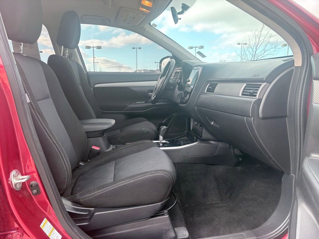 Used 2018 Mitsubishi Outlander SE AWD/4WD image 29