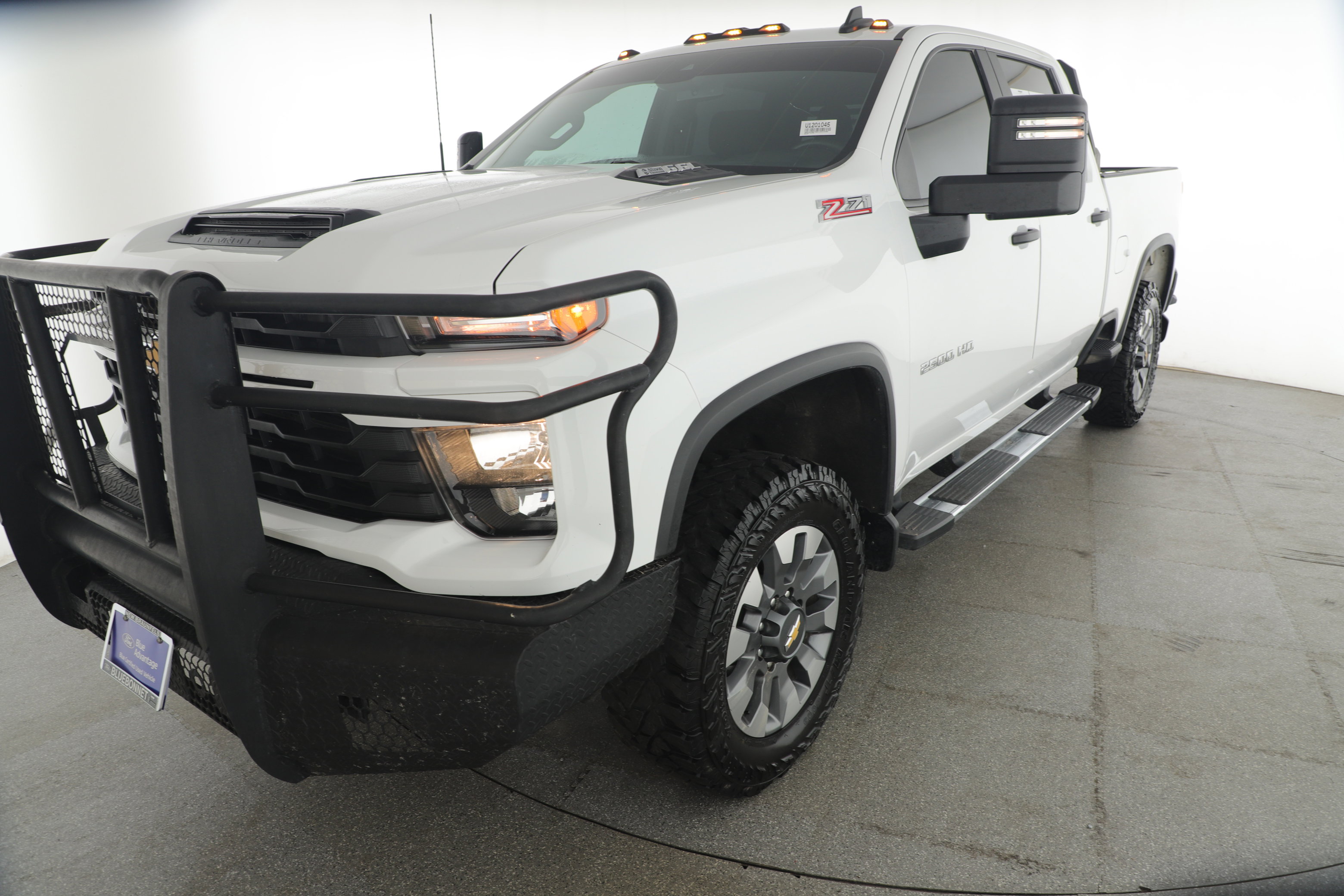 Used 2024 Chevrolet Silverado 2500 Custom w/ Custom Value Package image 2