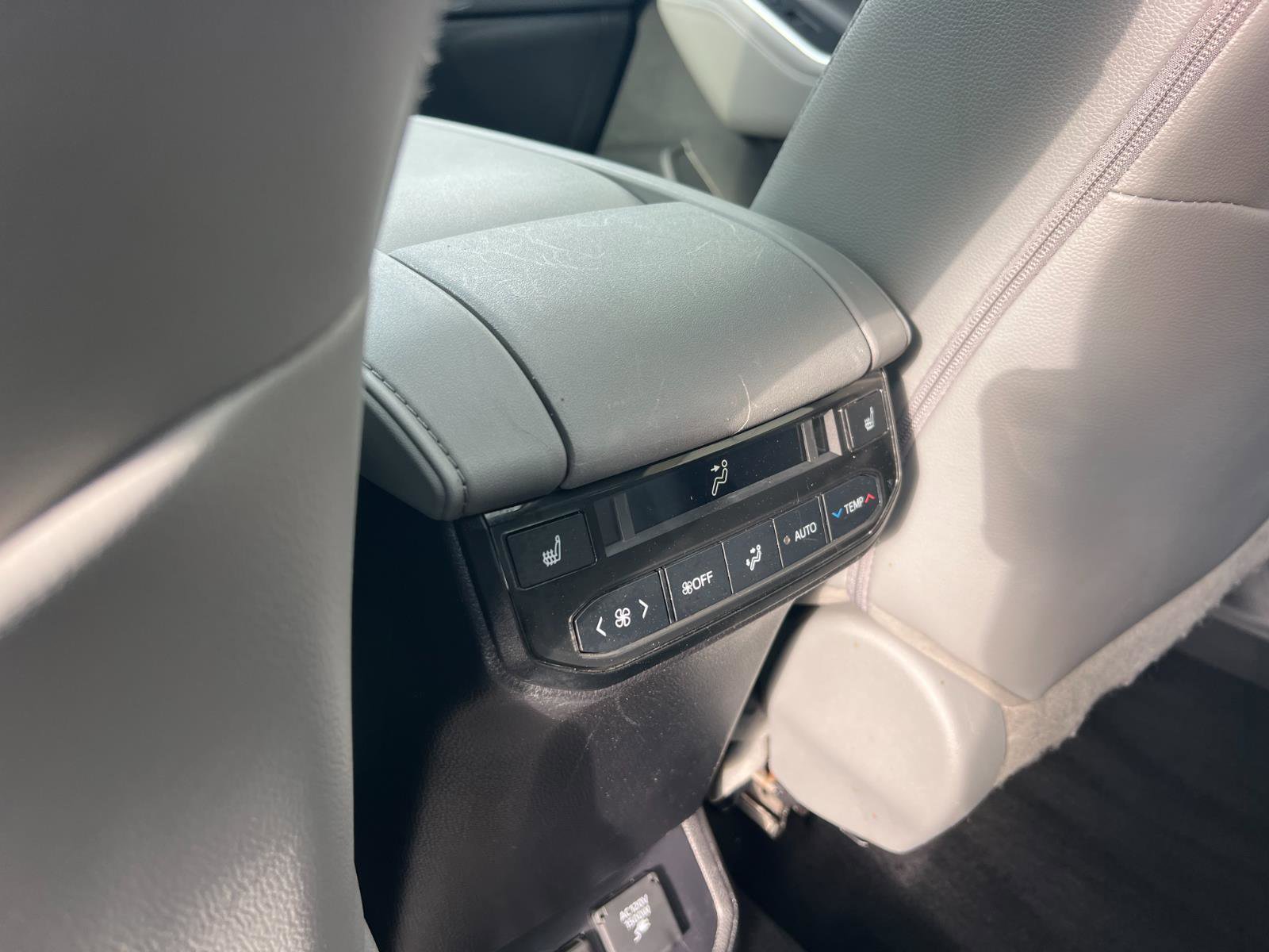 Used 2022 Toyota Highlander Platinum image 12