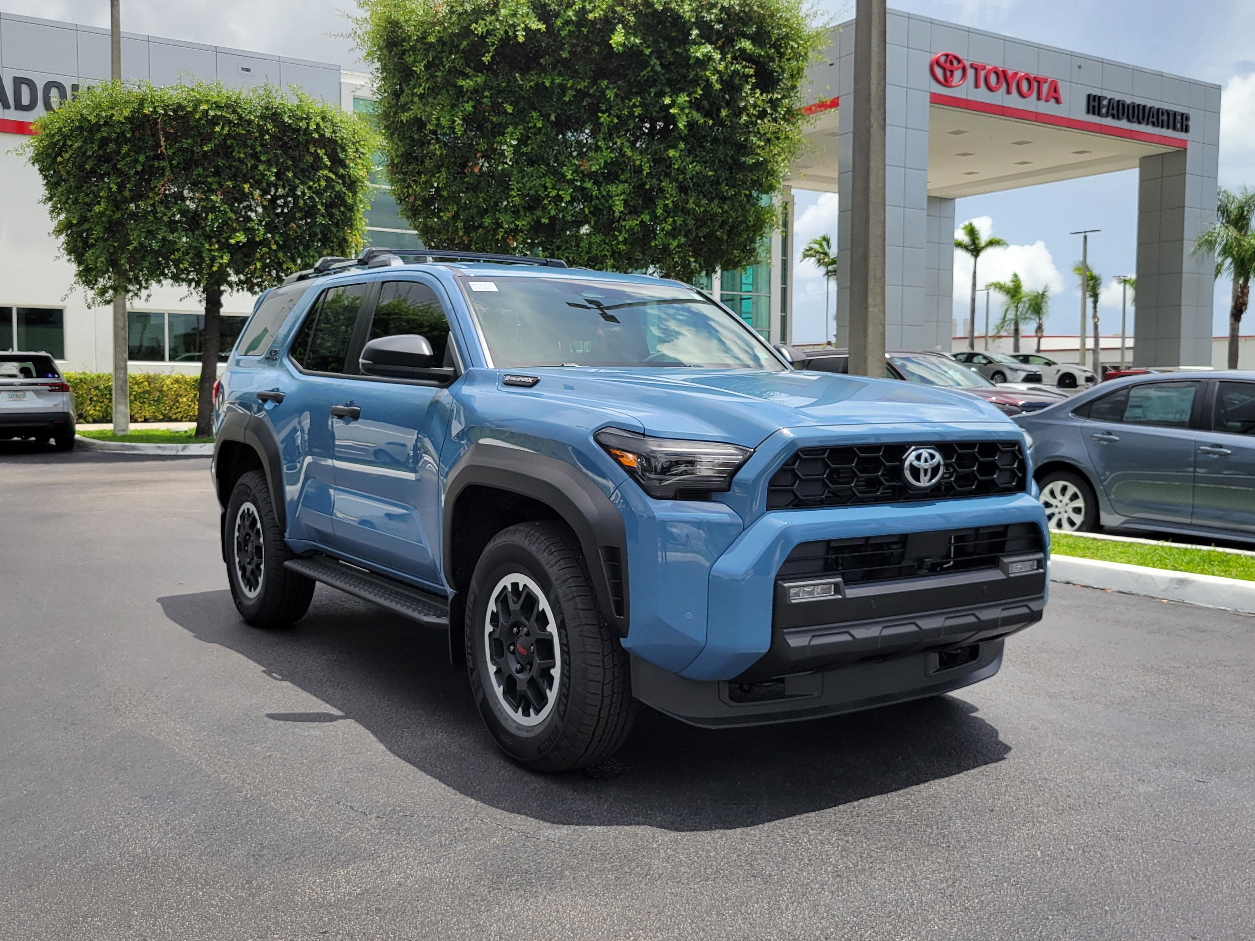 Used 2025 Toyota 4Runner 4WD image 2