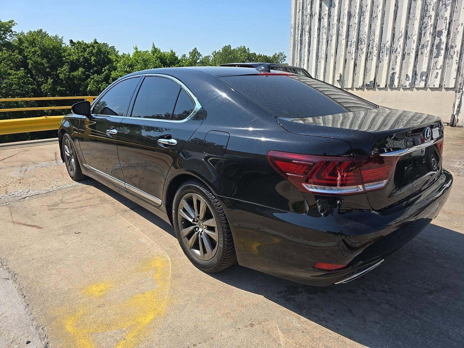 Used 2016 Lexus LS 460 AWD w/ Comfort Package image 2