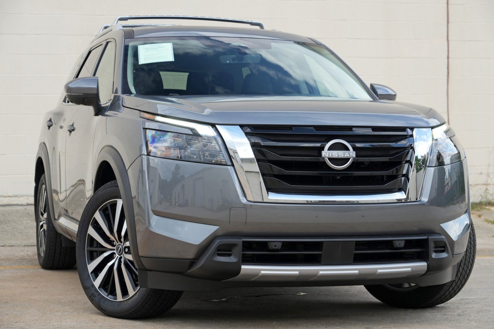 Used 2025 Nissan Pathfinder Platinum w/ Cargo Package AWD/4WD image 2