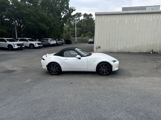 Used 2024 MAZDA MX-5 Miata Grand Touring RWD image 4