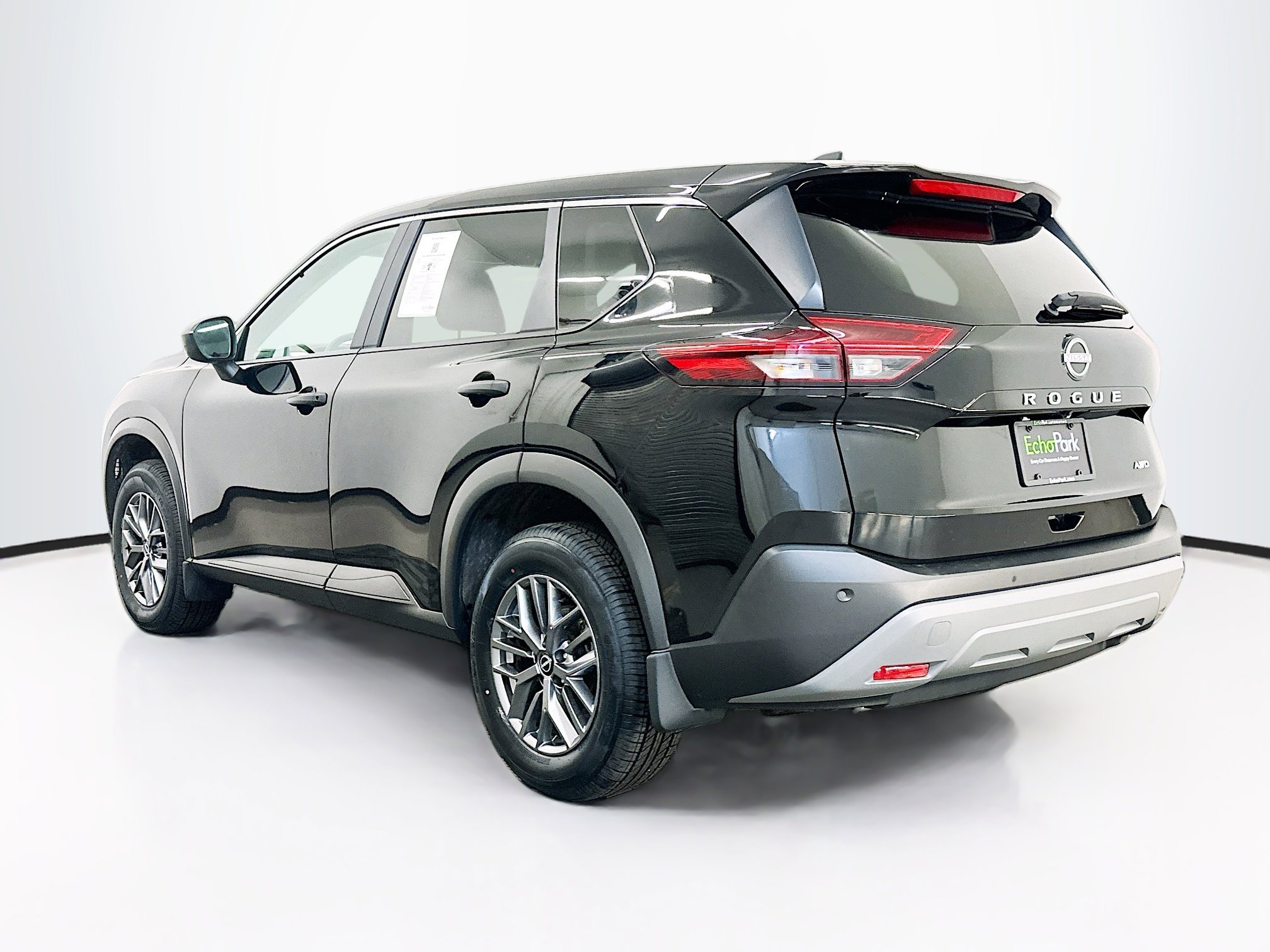Used 2023 Nissan Rogue S image 5