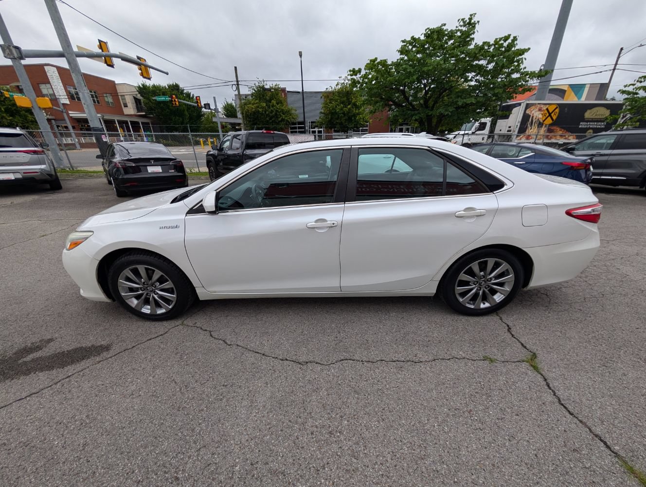 Used 2017 Toyota Camry XLE w/ Moonroof Package FWD image 9