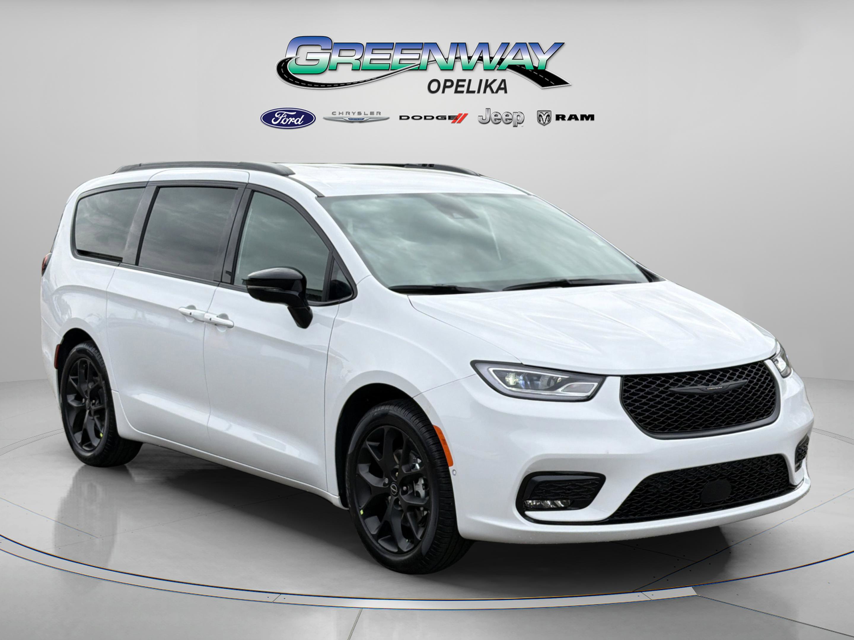 New 2026 Chrysler Pacifica Select image 1