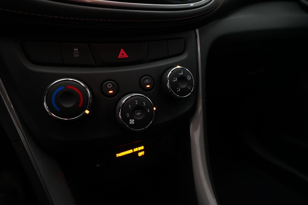 Used 2018 Chevrolet Trax LT w/ LT Convenience Package FWD image 20