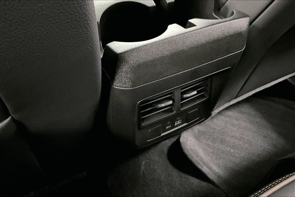 Used 2025 GMC Canyon Denali image 25