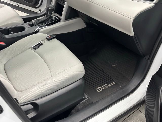 Used 2023 Toyota Corolla Cross LE image 34