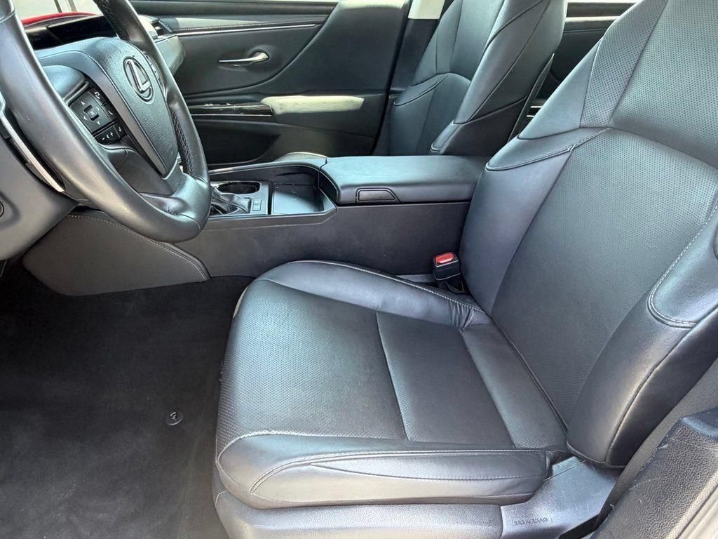 Used 2024 Lexus ES 300h w/ Premium Package FWD image 13