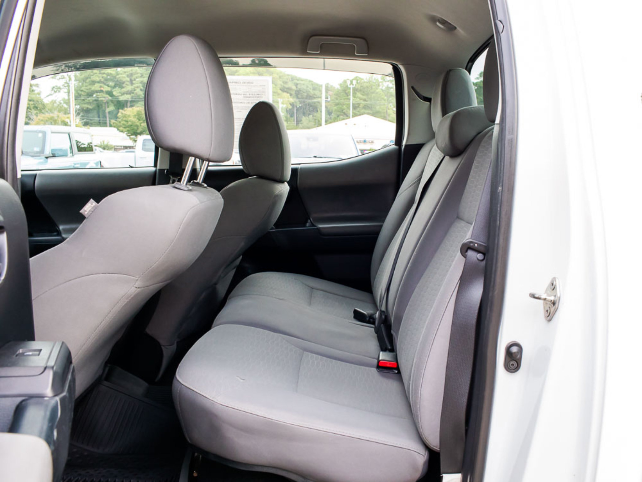Used 2018 Toyota Tacoma SR RWD image 15