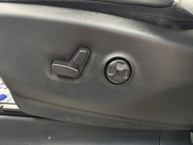 Used 2023 Chrysler Pacifica Touring-L FWD image 26