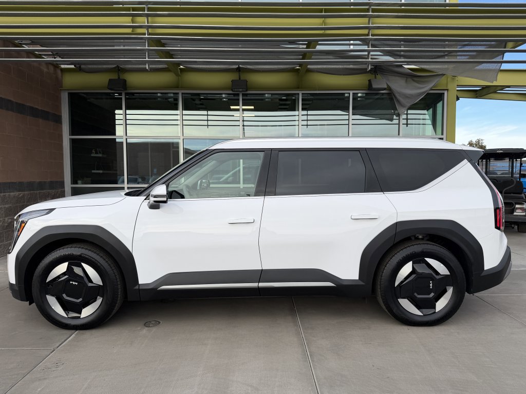 Used 2025 Kia EV9 Wind image 7
